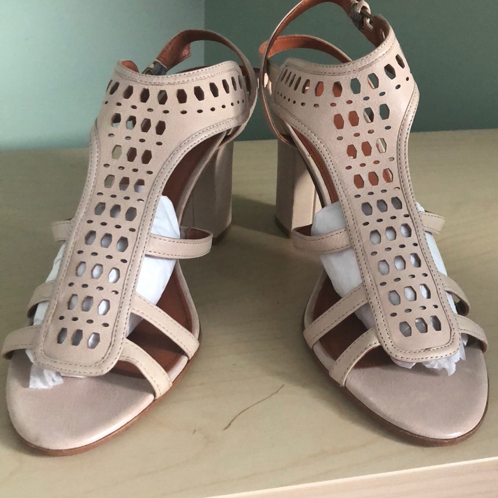 NWOT Via Spiga Lattice Strappy Block Heel